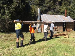 Malcolm, Paul, Taylor & Dave sharing the load, Sunshine Hut (KT)